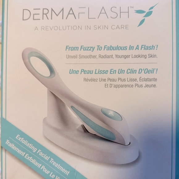 Dermaflash Exfoliating Facial Tool - White and Blue